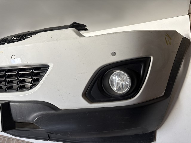 776 Opel Antara 2010-2015 első Lökhárító Használt Fehér radaros