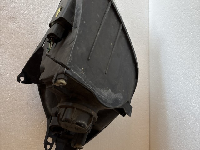 8348 Ford Fiesta v 2002-2005 Bal első  Lámpa Fényszóró