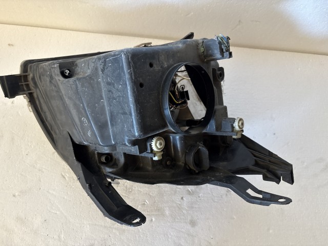 8377 Ford Fusion 2002-2012 Lámpa , Fényszóró Használt Bal első 