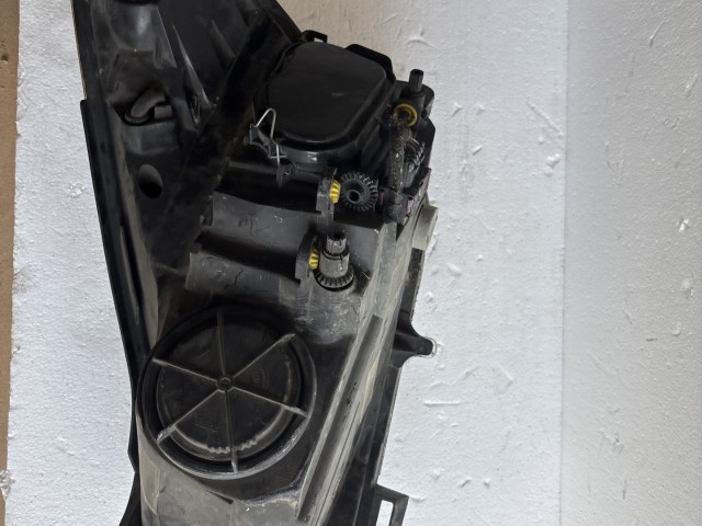 9057 Opel Corsa D 2006-2014 Jobb első Lámpa Fényszóró