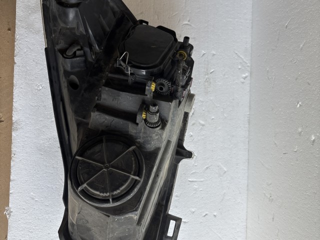 9057 Opel Corsa D 2006-2014 Jobb első Lámpa Fényszóró