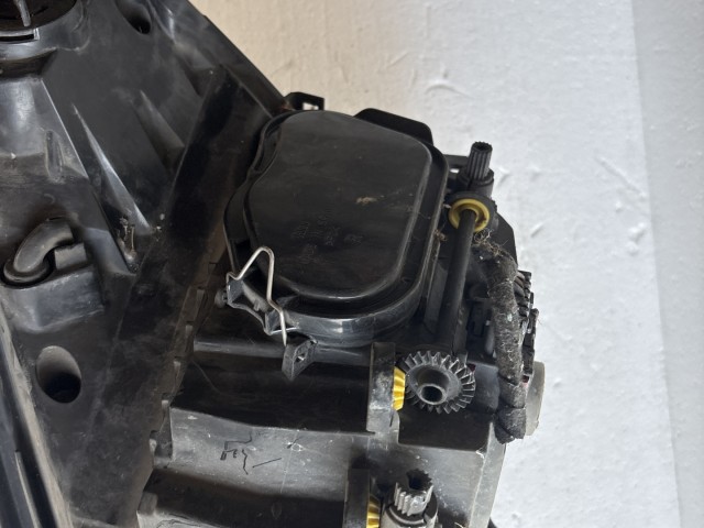 9057 Opel Corsa D 2006-2014 Jobb első Lámpa Fényszóró