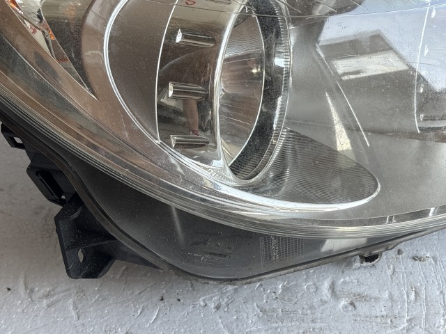 9058 Opel Corsa D 2006-2014 Jobb első Lámpa Fényszóró