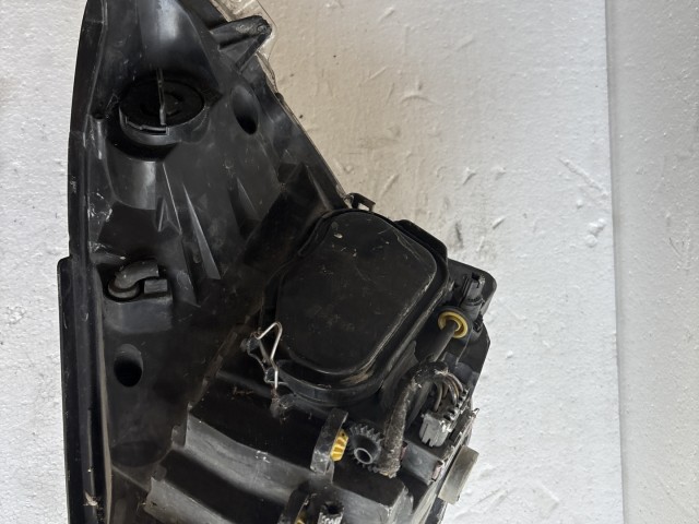 9055 Opel Corsa D 2006-2014 Jobb első Lámpa Fényszóró