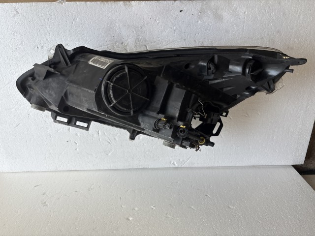 9059 Opel Corsa D 2010 Jobb első Lámpa Fényszóró