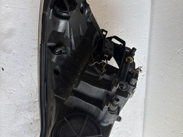 9059 Opel Corsa D 2010 Jobb első Lámpa Fényszóró