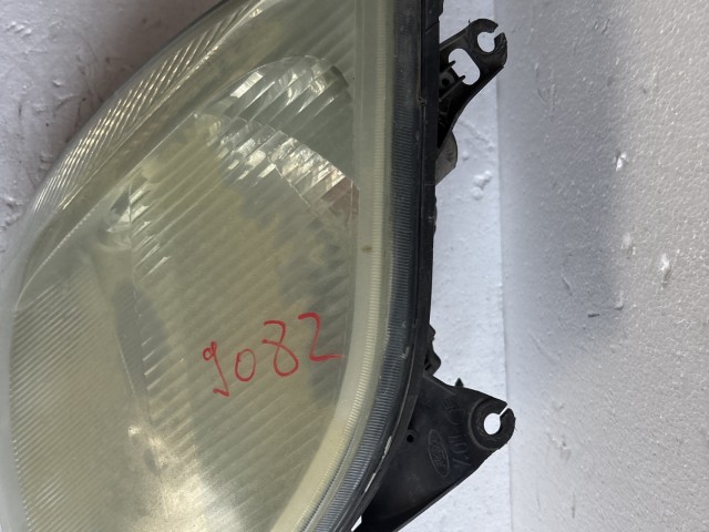 9082 Ford Fiesta 2002-2005  Jobb első Lámpa Fényszóró