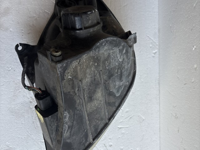 9082 Ford Fiesta 2002-2005  Jobb első Lámpa Fényszóró