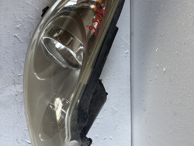 9056 Opel Corsa D 2006-2014 Lámpa , Fényszóró Használt Jobb első