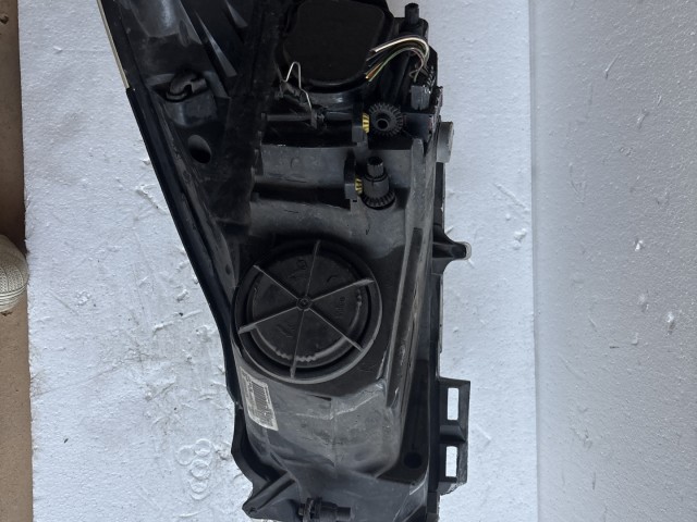 9056 Opel Corsa D 2006-2014 Lámpa , Fényszóró Használt Jobb első
