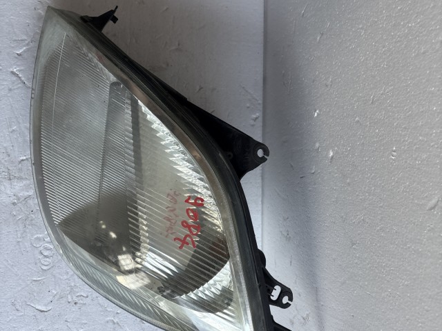 9084 Ford Fiesta 2002-2005 Bal első  Lámpa Fényszóró