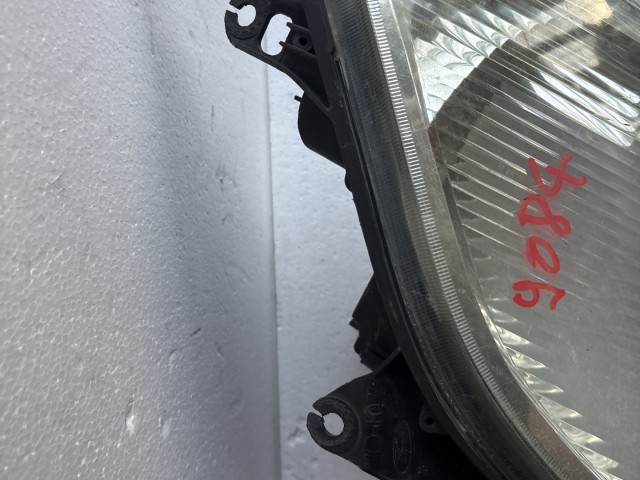 9084 Ford Fiesta 2002-2005 Bal első  Lámpa Fényszóró