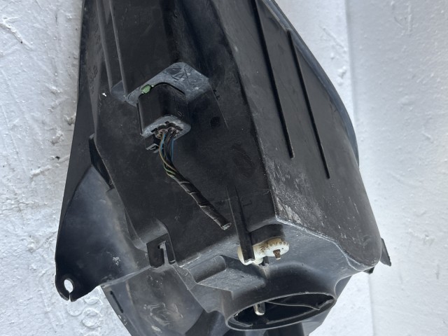 9084 Ford Fiesta 2002-2005 Bal első  Lámpa Fényszóró