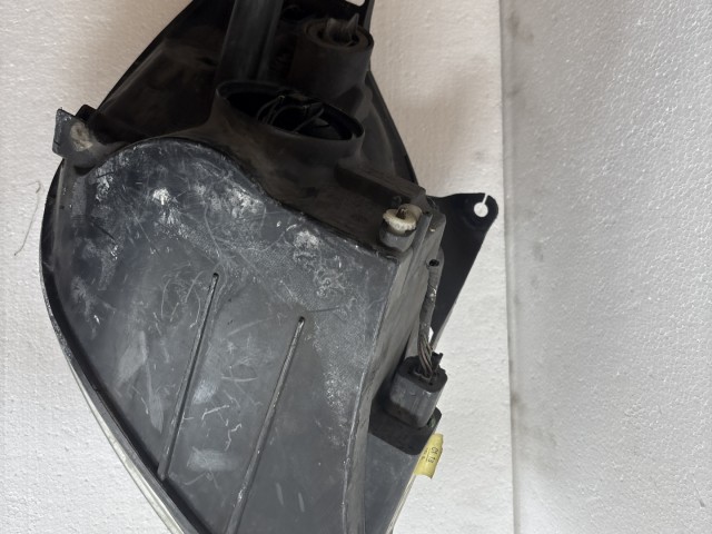 8246 Ford Fiesta 2002-2005 Jobb első Lámpa Fényszóró