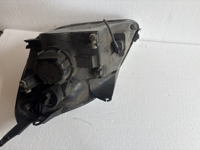 8289 Ford Fiesta 2002-2005 Jobb első Lámpa Fényszóró