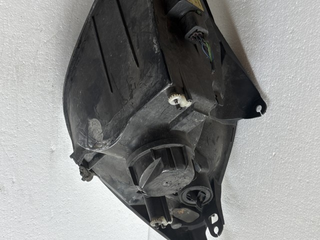 8243 Ford Fiesta 2002-2005 Jobb első Lámpa Fényszóró