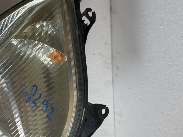 8292 Ford Fiesta 2002-2005 Jobb első Lámpa Fényszóró
