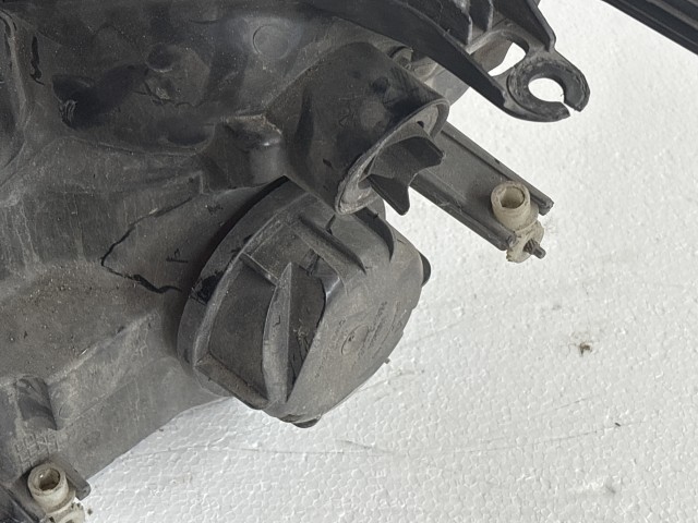 8292 Ford Fiesta 2002-2005 Jobb első Lámpa Fényszóró
