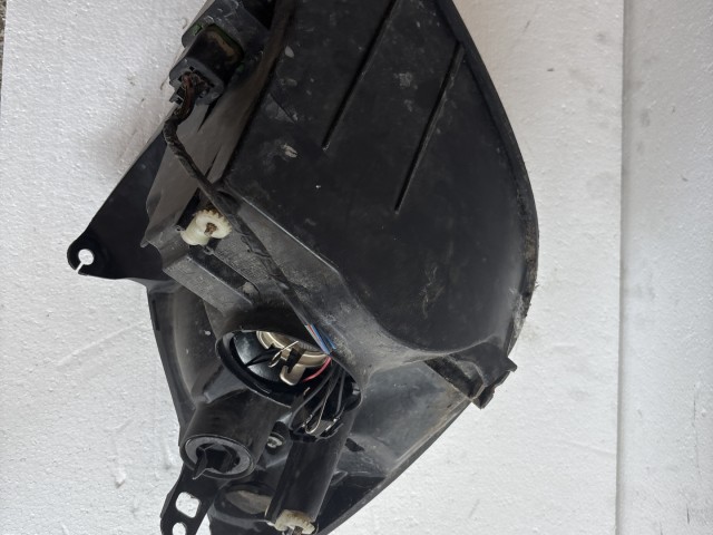 8057 Ford Fiesta v 2002-2005 Bal első Lámpa Fényszóró