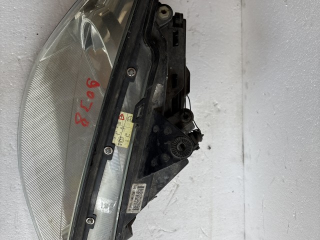 9038 Ford Focus 1998-2003 Jobb első Lámpa Fényszóró
