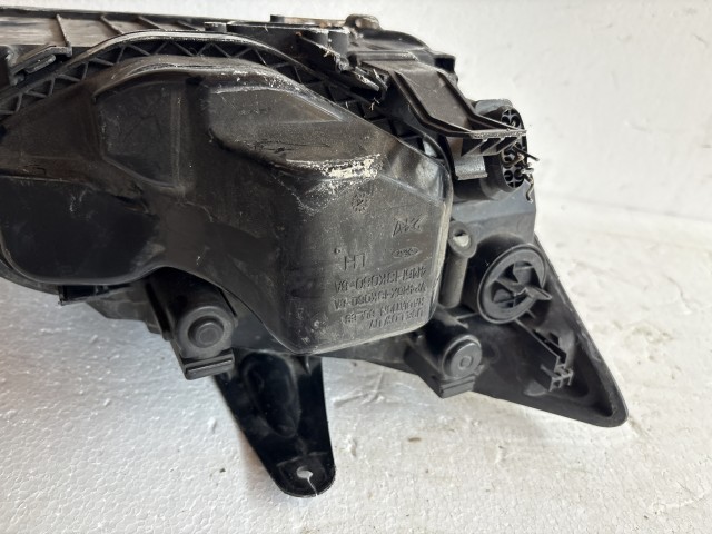 9043 Ford Focus II. 2004-2011 Bal első Lámpa Fényszóró