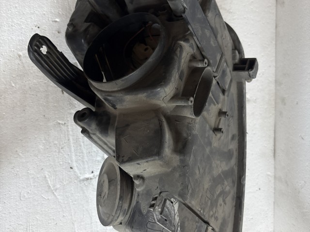 8299 Ford C-max  2008-2011 Jobb első Lámpa Fényszóró