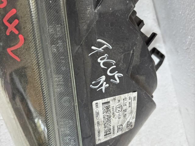 9042 Ford Focus II. 2004-2011Jobb első Lámpa Fényszóró