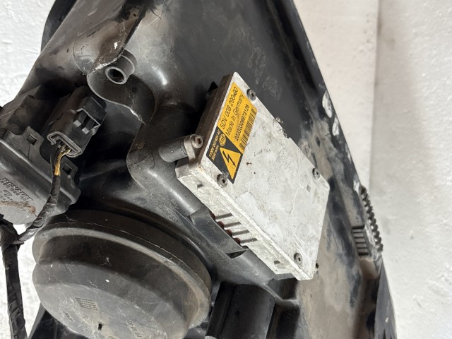 7915 Renault Espace Lámpa Fényszóró Használt Xenon