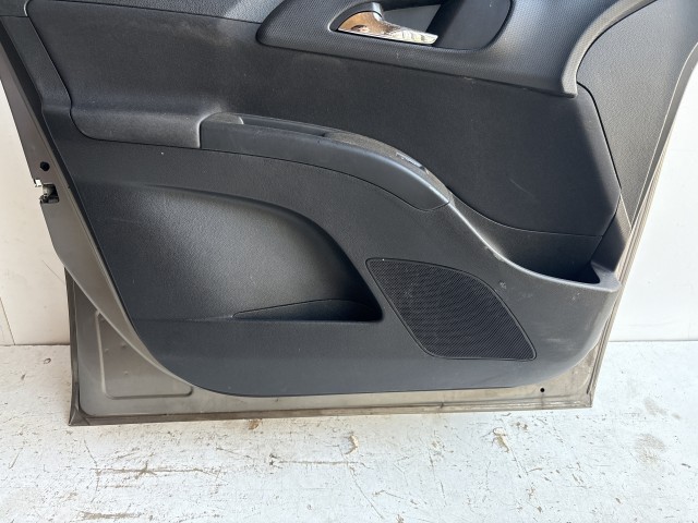 12358 Opel Meriva B 2010-2017 Bal első Ajtó Használt Barna 240w