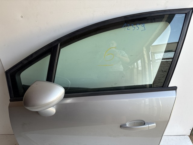 12359 Opel Meriva B 2010-2017 Bal első Ajtó Használt Ezüst Z176