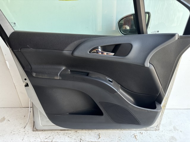 12359 Opel Meriva B 2010-2017 Bal első Ajtó Használt Ezüst Z176