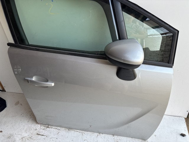 12361 Opel Meriva B 2010-2017 első Ajtó Használt Jobb Ezüst Z176