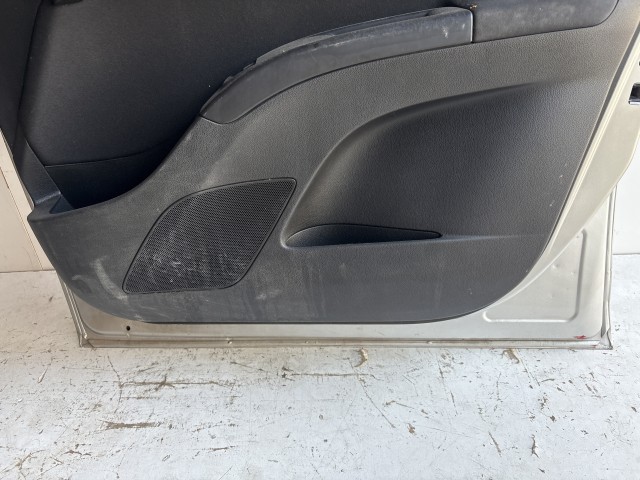 12361 Opel Meriva B 2010-2017 első Ajtó Használt Jobb Ezüst Z176