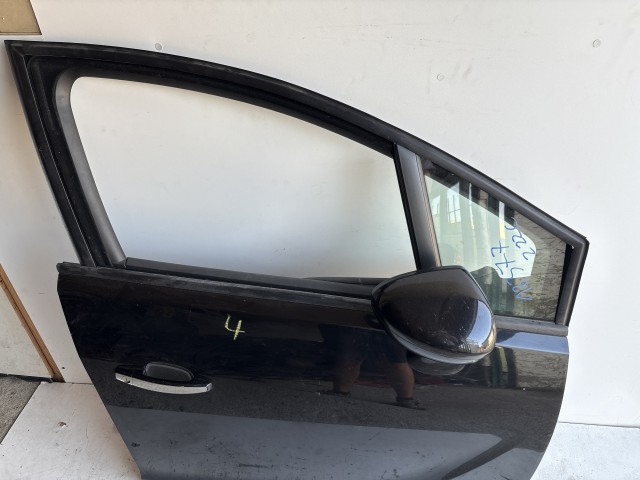 12372 Opel Meriva B 2010-2017 Jobb első Ajtó Használt Fekete Z22c