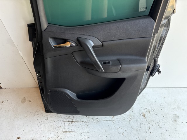 12391 Opel Meriva B 2010-2017 Jobb Ajtó Használt Fekete Z22c