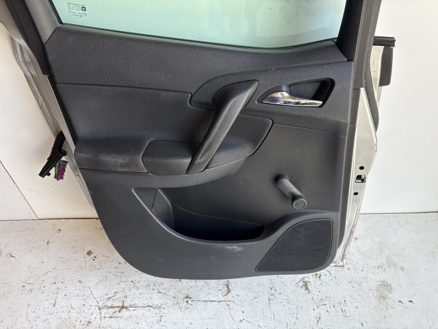 12399 Opel Meriva B 2010-2017 Bal hátsó Ajtó Használt Ezüst  Z176