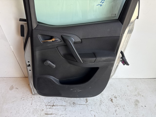 12400 Opel Meriva B 2010-2017 Jobb hátsó Ajtó Használt Ezüst  Z176