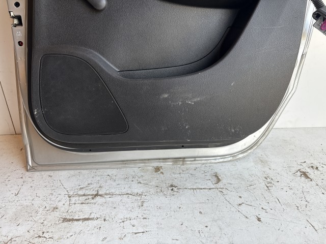 12400 Opel Meriva B 2010-2017 Jobb hátsó Ajtó Használt Ezüst  Z176