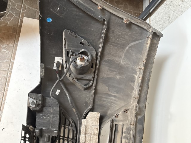 124001 Opel Antara 2006-2015 első  Lökhárító Használt Fekete Z22c