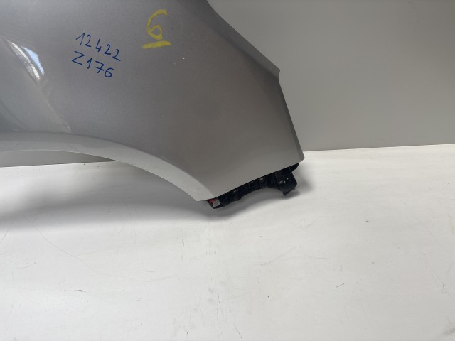 12422 Opel Meriva B 2010-2017 Jobb első Sárvédő Használt Ezüst Z176