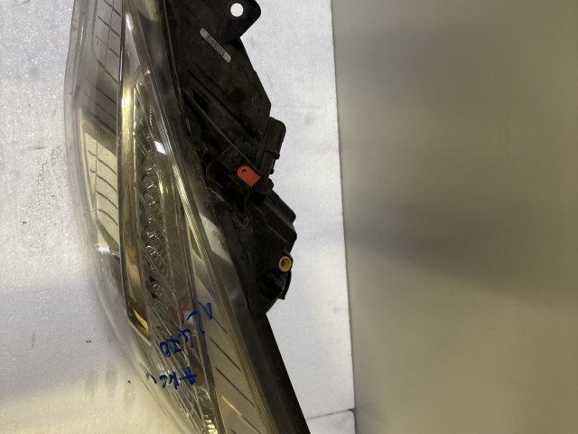 12470 Opel Meriva B 2010-2017 Lámpa , Fényszóró Használt Bal első 