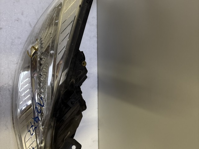 12473 Opel Meriva B 2010-2017 Lámpa , Fényszóró Használt Jobb első