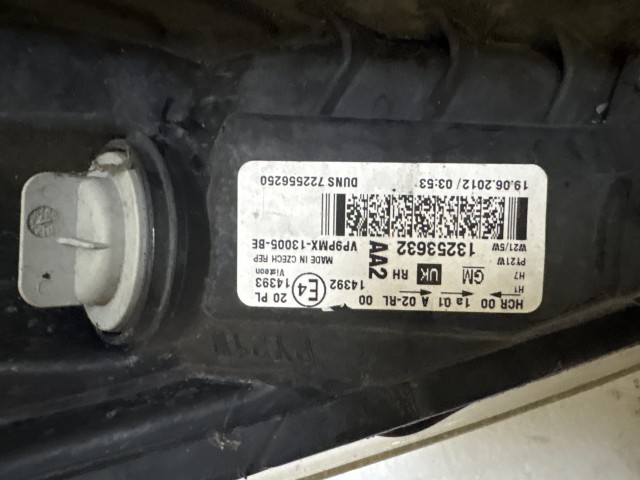 12473 Opel Meriva B 2010-2017 Lámpa , Fényszóró Használt Jobb első