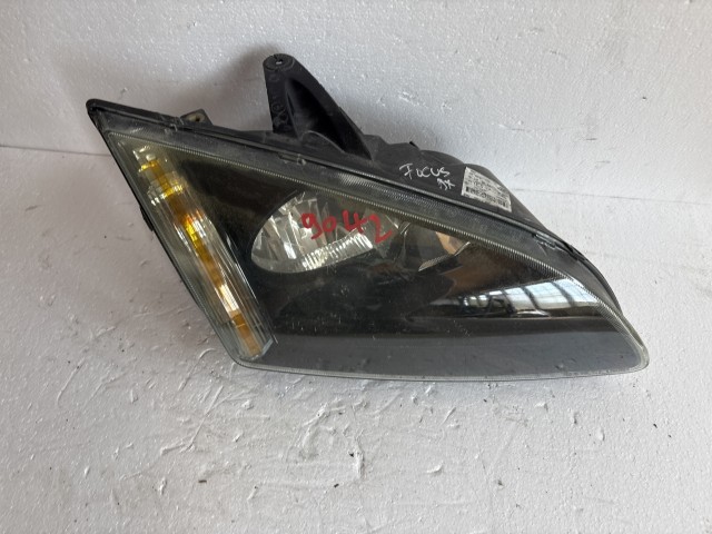 9042 Ford Focus II. 2004-2011Jobb első Lámpa Fényszóró