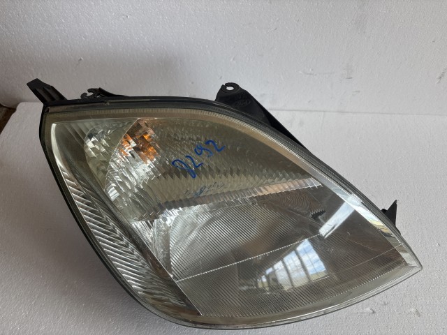 8292 Ford Fiesta 2002-2005 Jobb első Lámpa Fényszóró