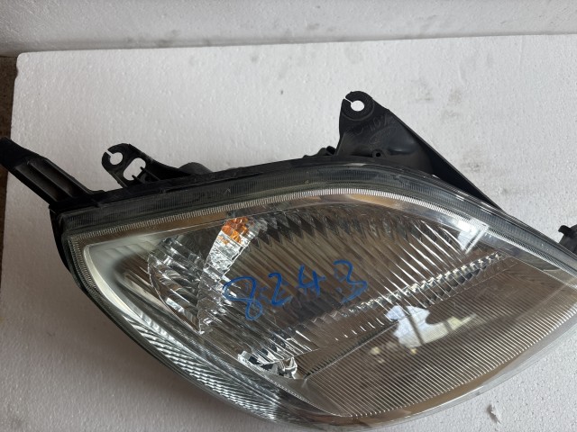 8243 Ford Fiesta 2002-2005 Jobb első Lámpa Fényszóró