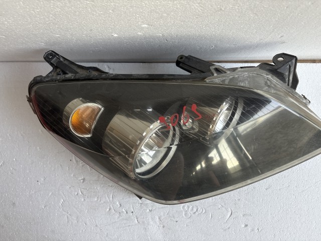 9069 Opel Astra H 2004-2010 2004-2010 Lámpa , Fényszóró Használt Jobb első