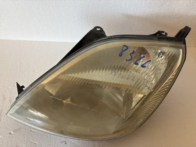 8366 Ford Fiesta v 2002-2005 Bal első  Lámpa Fényszóró