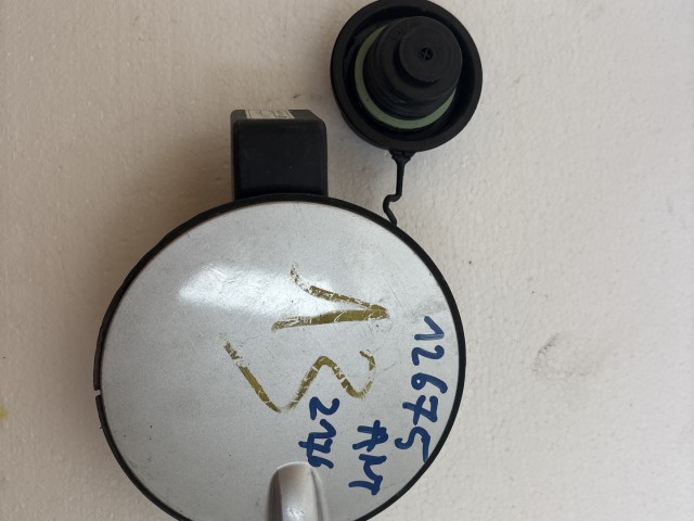 Opel Antara 2006-2015 Tankajtó Használt Z176 ezüst 