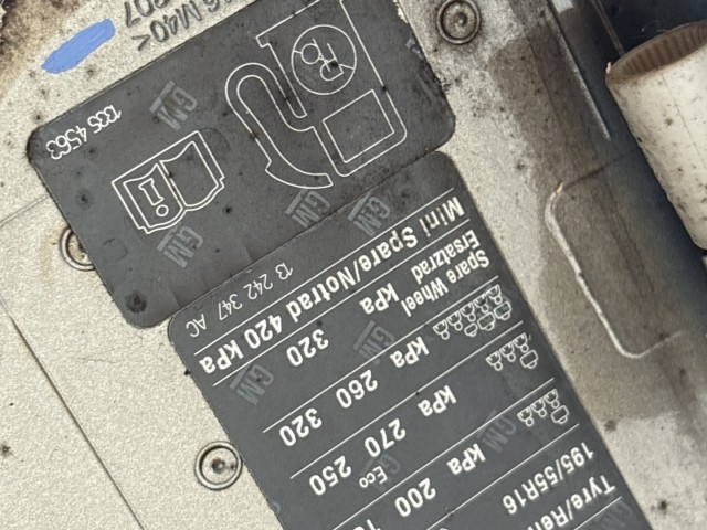 Opel Corsa D 2006-2014 Tankajtó Használt Z40w barna 
